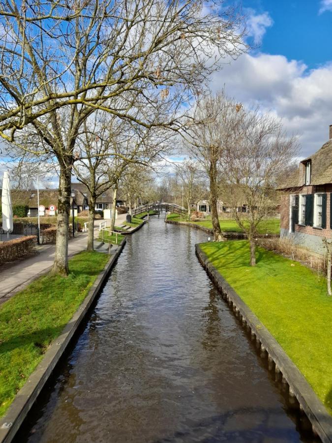Wuivend Riet Gelegen Op Resort Venetie Giethoorn Exteriér fotografie