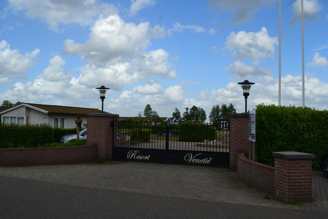 Wuivend Riet Gelegen Op Resort Venetie Giethoorn Exteriér fotografie